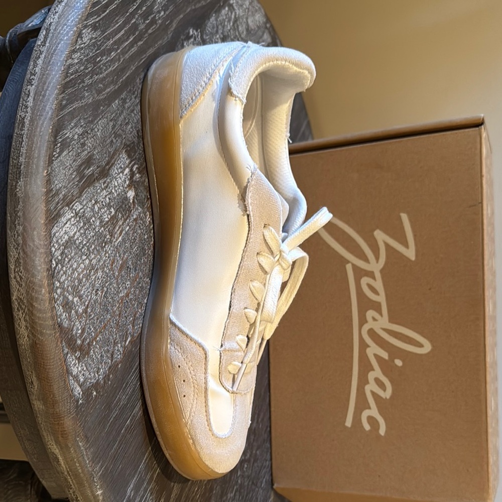 Zodiac White and Gray Retro Sneakers with Gum Soles - Picture 3 of 10